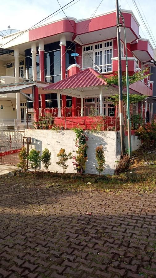 Villa Musti Green Apple Cipanas Sindanglaya Esterno foto