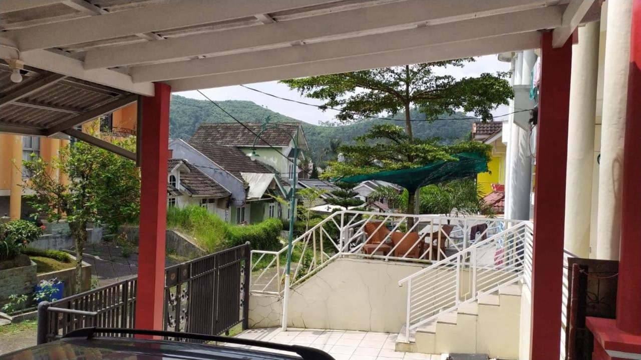 Villa Musti Green Apple Cipanas Sindanglaya Esterno foto